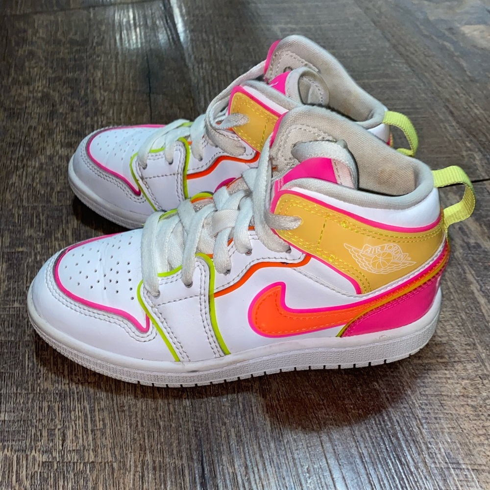 Kids' NIKE Air Jordans retro mid edge glow sneakers size 12c